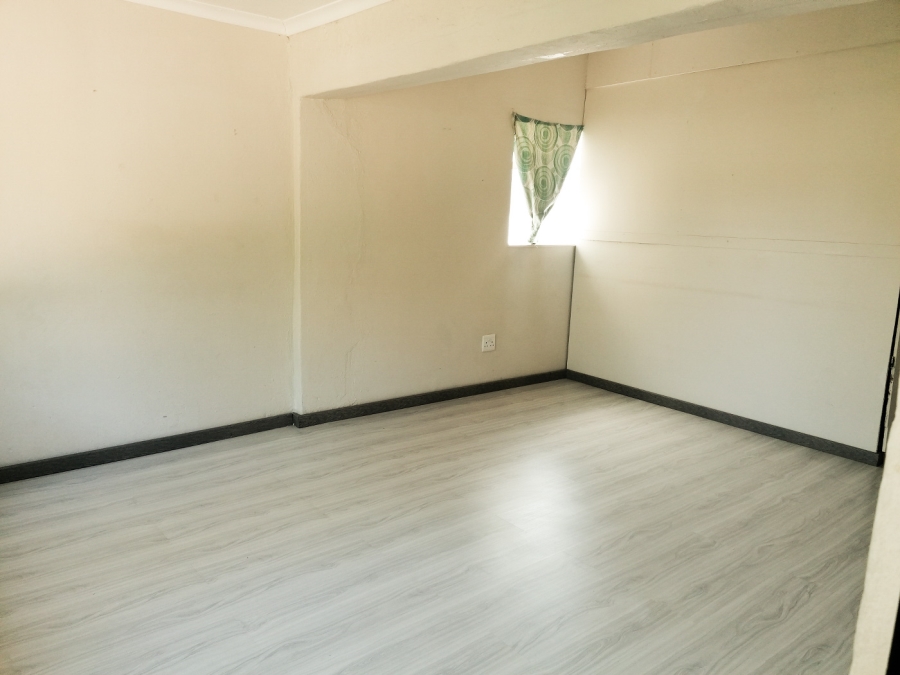 To Let 3 Bedroom Property for Rent in Fontainebleau Gauteng