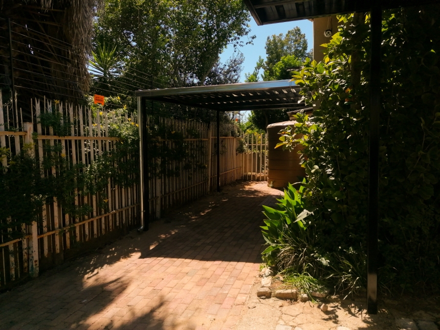 To Let 3 Bedroom Property for Rent in Fontainebleau Gauteng