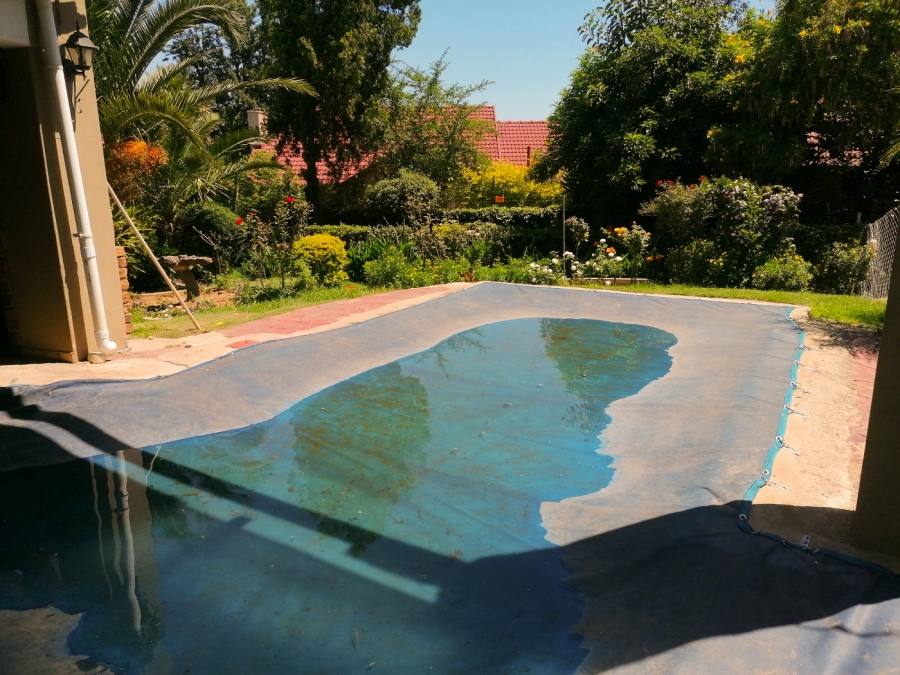 To Let 3 Bedroom Property for Rent in Fontainebleau Gauteng