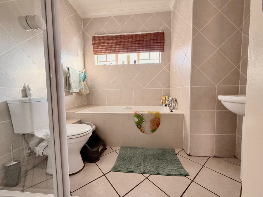 2 Bedroom Property for Sale in Amberfield Gauteng