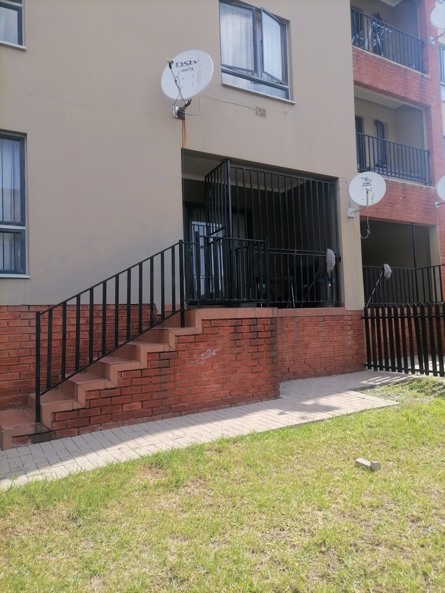 To Let 2 Bedroom Property for Rent in Noordwyk Gauteng