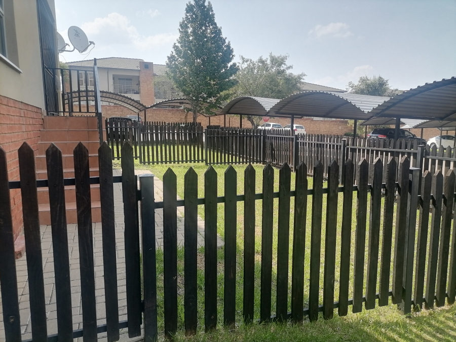 To Let 2 Bedroom Property for Rent in Noordwyk Gauteng