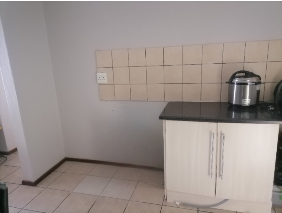 To Let 2 Bedroom Property for Rent in Noordwyk Gauteng