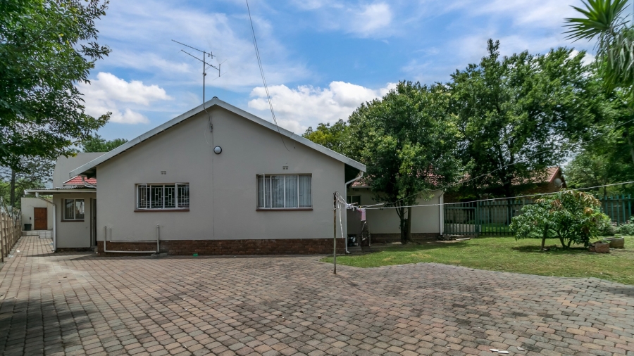 4 Bedroom Property for Sale in Vorna Valley Gauteng