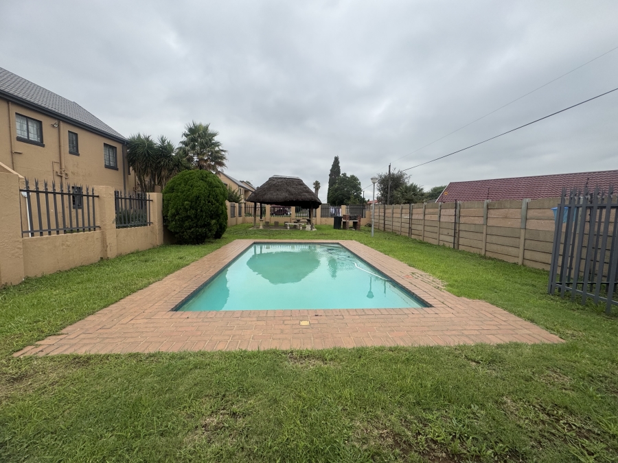 2 Bedroom Property for Sale in Albermarle Gauteng