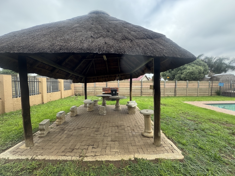 2 Bedroom Property for Sale in Albermarle Gauteng