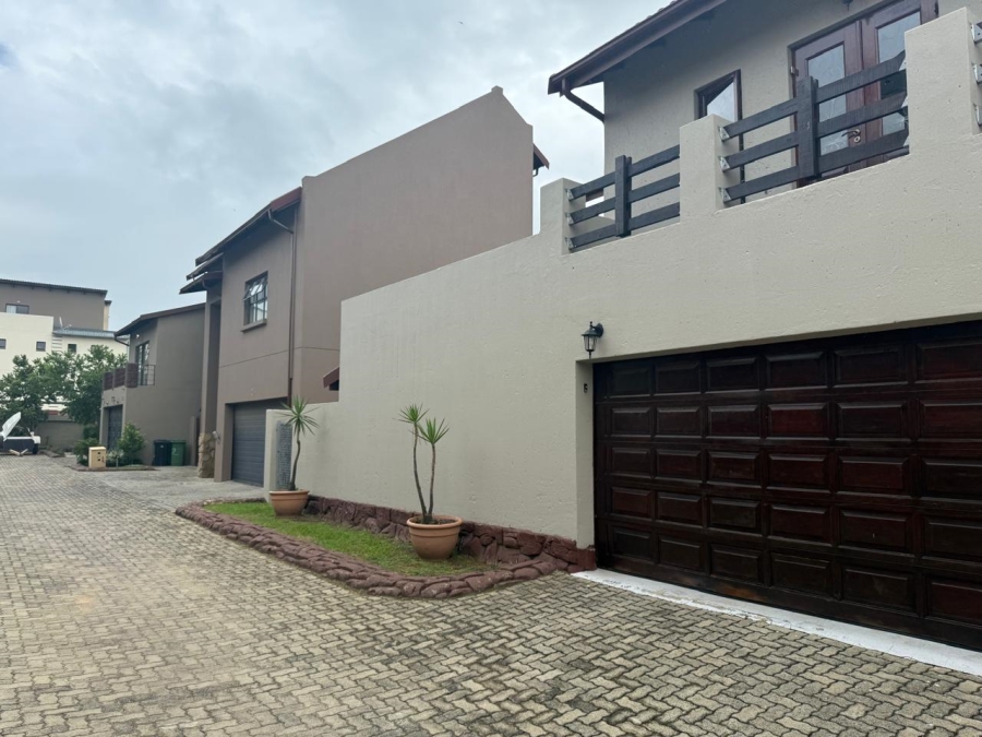 To Let 3 Bedroom Property for Rent in Barbeque Downs Gauteng