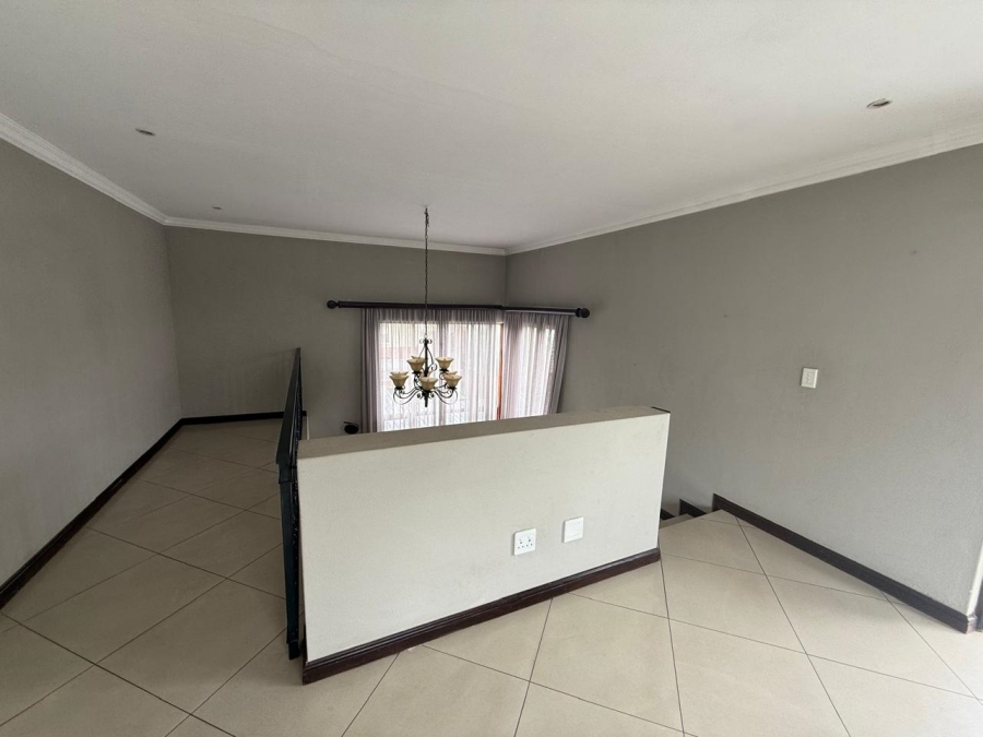 To Let 3 Bedroom Property for Rent in Barbeque Downs Gauteng