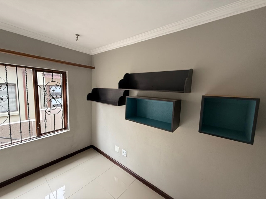 To Let 3 Bedroom Property for Rent in Barbeque Downs Gauteng