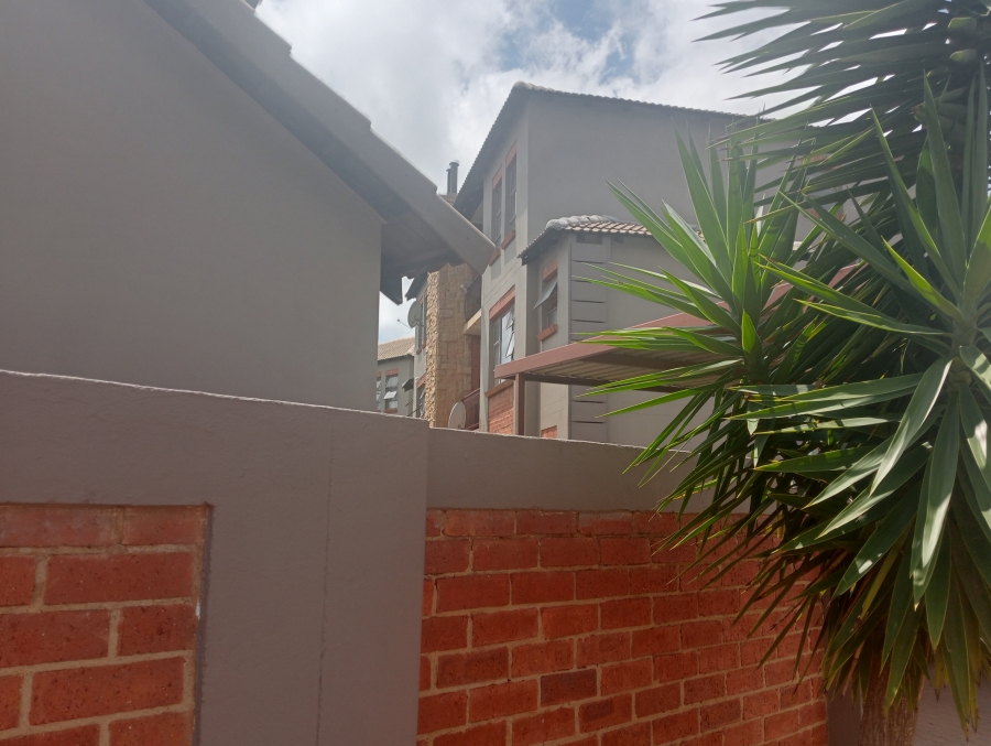 To Let 2 Bedroom Property for Rent in Noordheuwel Gauteng