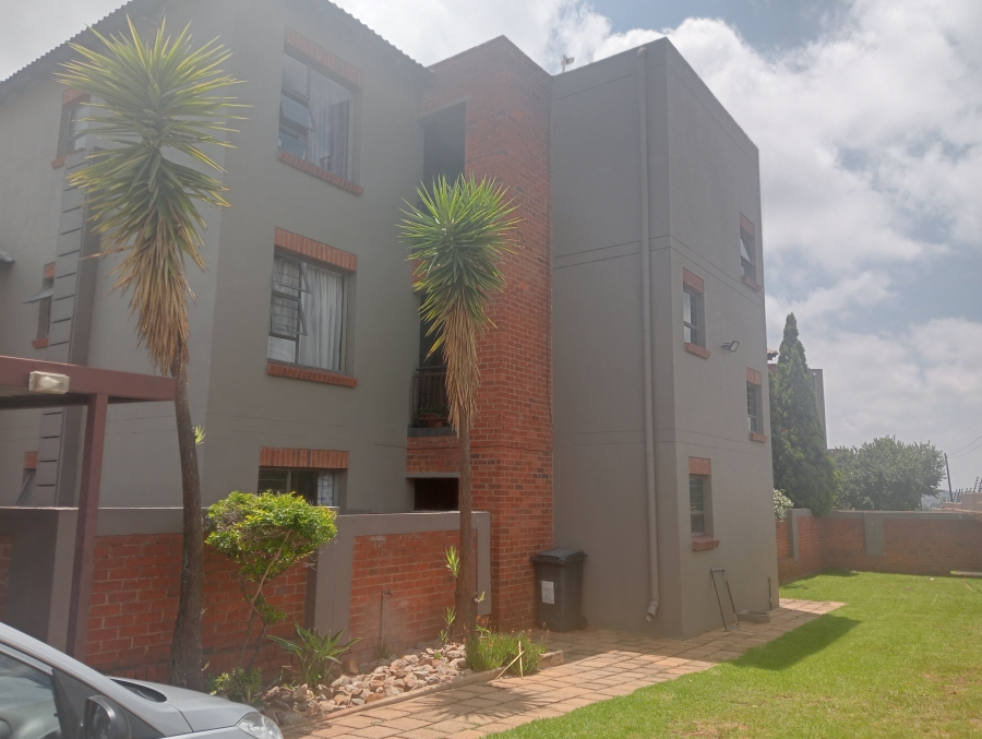 To Let 2 Bedroom Property for Rent in Noordheuwel Gauteng