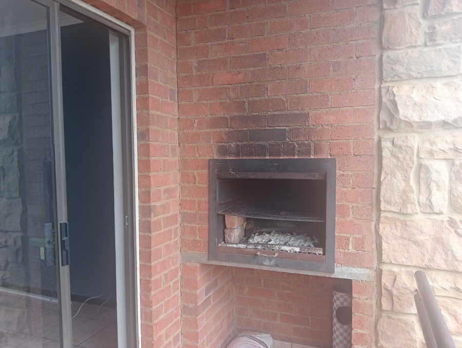 To Let 2 Bedroom Property for Rent in Noordheuwel Gauteng