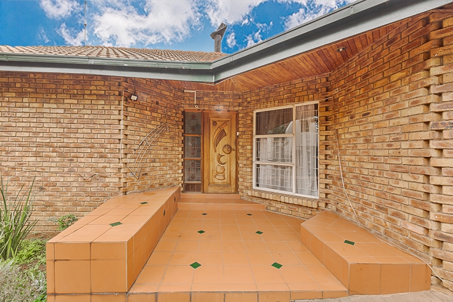 5 Bedroom Property for Sale in Edleen Gauteng