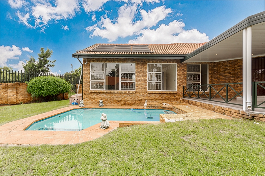 5 Bedroom Property for Sale in Edleen Gauteng