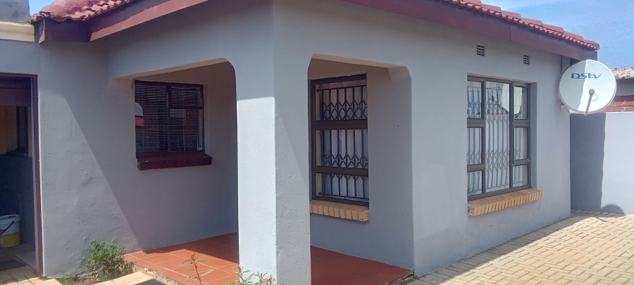 3 Bedroom Property for Sale in Tshepisong Gauteng