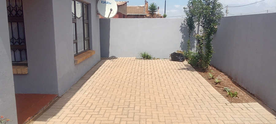 3 Bedroom Property for Sale in Tshepisong Gauteng