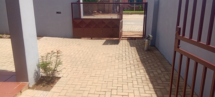 3 Bedroom Property for Sale in Tshepisong Gauteng