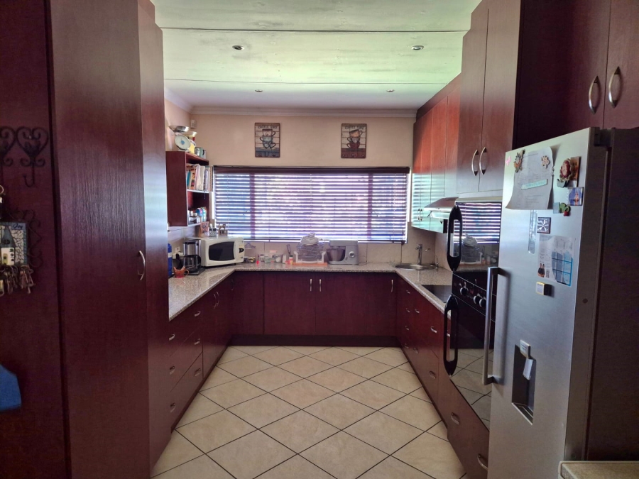 5 Bedroom Property for Sale in Hennopspark Gauteng