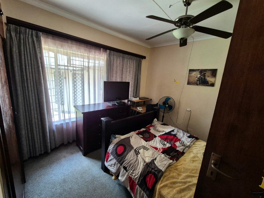 5 Bedroom Property for Sale in Hennopspark Gauteng