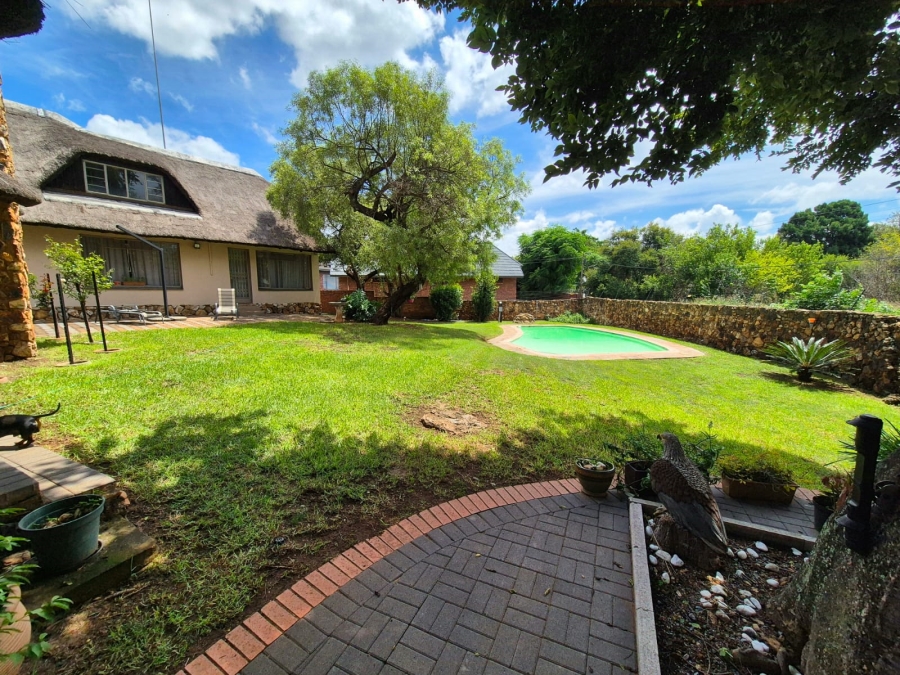 5 Bedroom Property for Sale in Hennopspark Gauteng