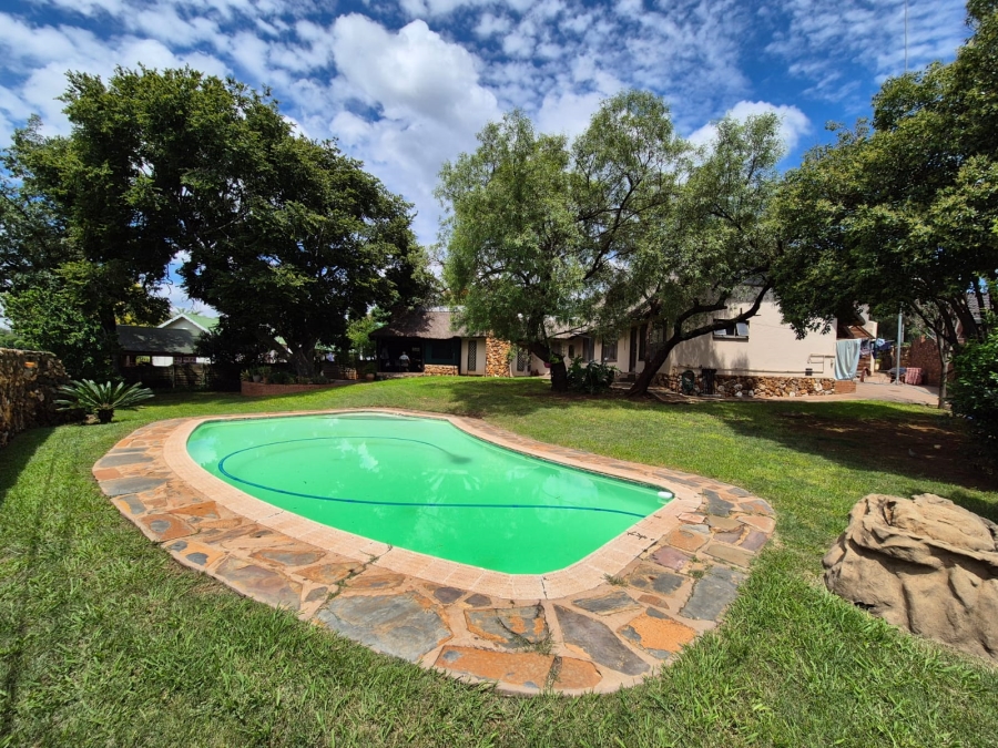 5 Bedroom Property for Sale in Hennopspark Gauteng