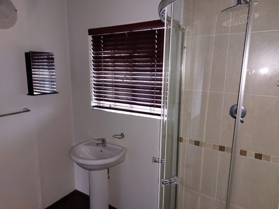 5 Bedroom Property for Sale in Hennopspark Gauteng