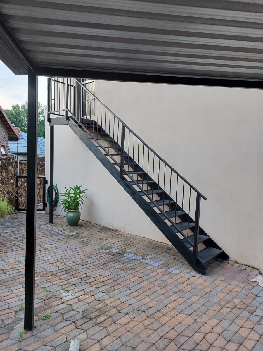 5 Bedroom Property for Sale in Hennopspark Gauteng