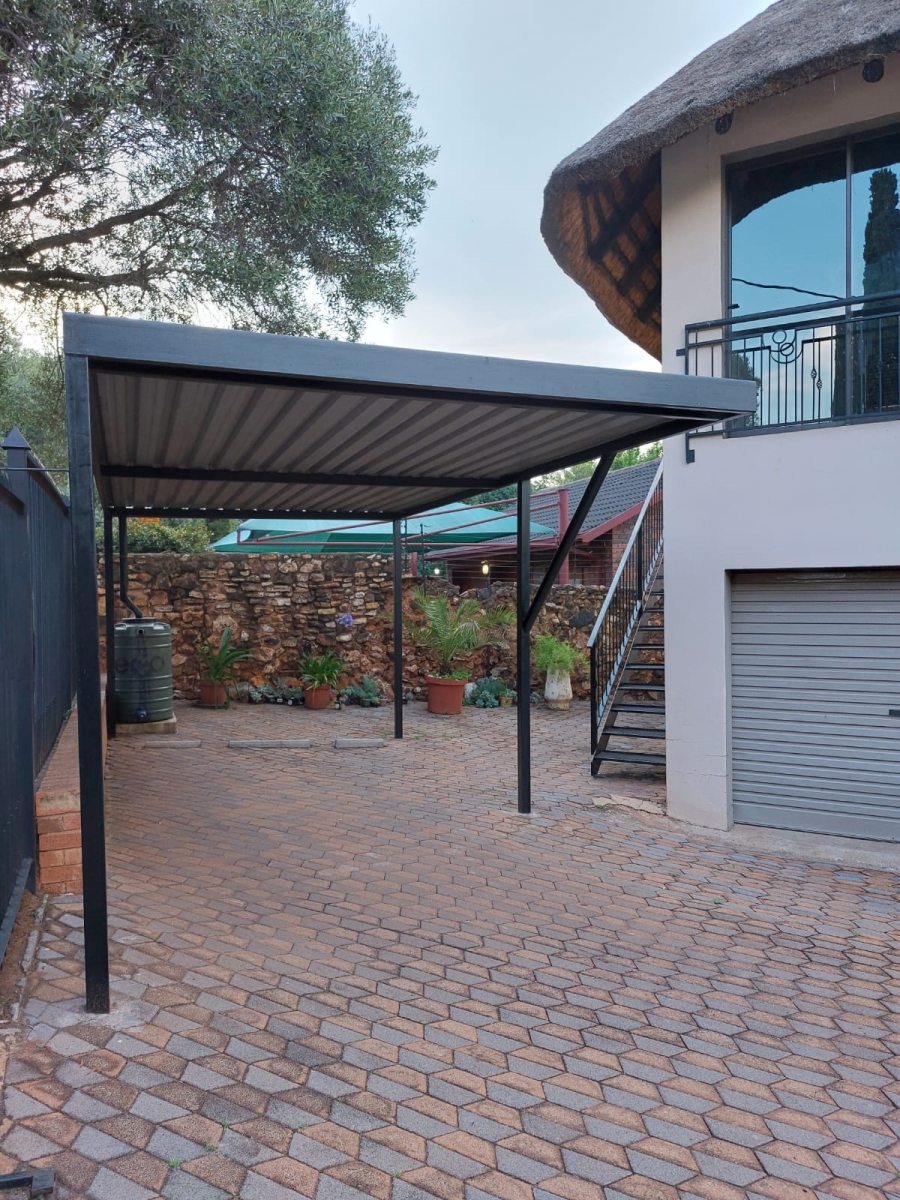 5 Bedroom Property for Sale in Hennopspark Gauteng