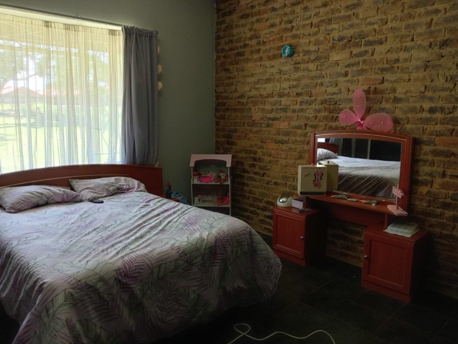 To Let 5 Bedroom Property for Rent in Kookrus Gauteng