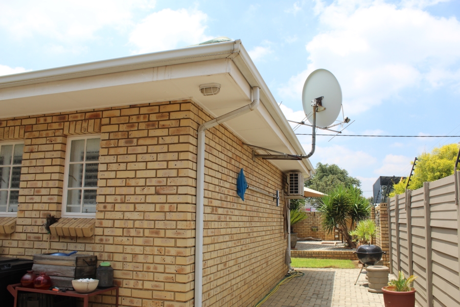 2 Bedroom Property for Sale in Three Rivers Gauteng