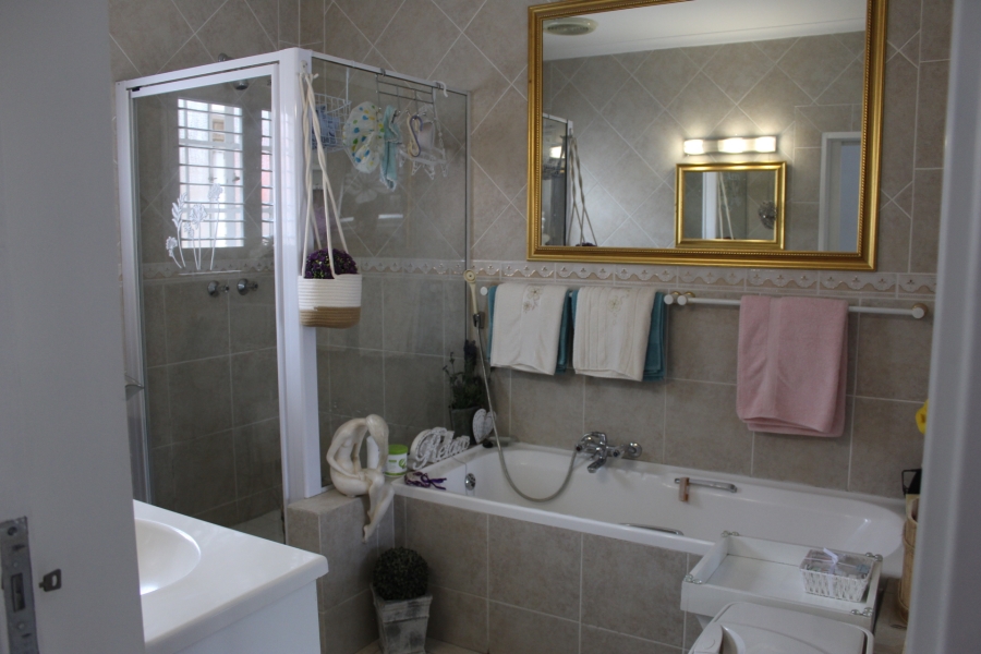 2 Bedroom Property for Sale in Three Rivers Gauteng