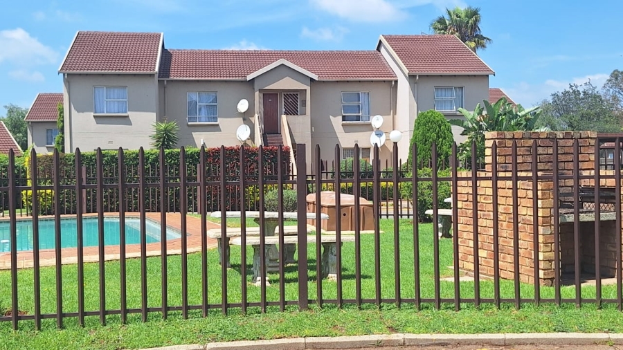 2 Bedroom Property for Sale in Bonaero Park Gauteng