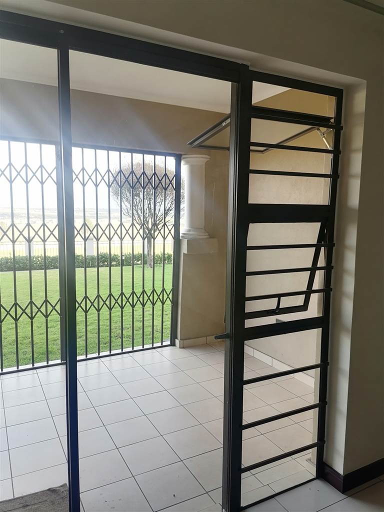 To Let 3 Bedroom Property for Rent in Blue Hills Gauteng