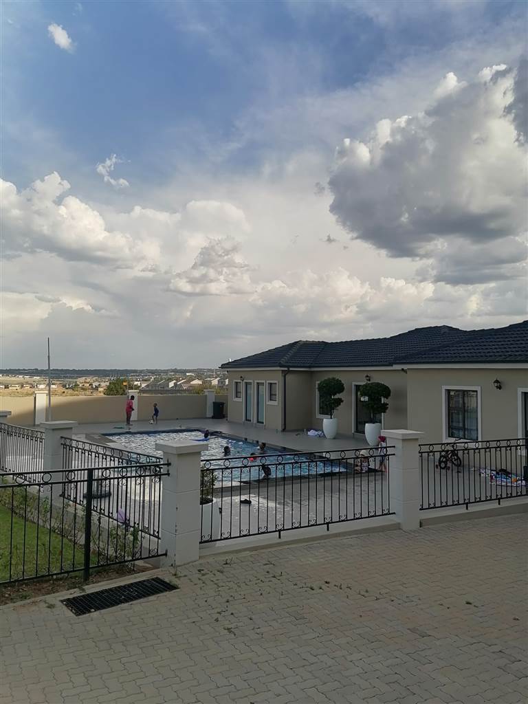 To Let 3 Bedroom Property for Rent in Blue Hills Gauteng