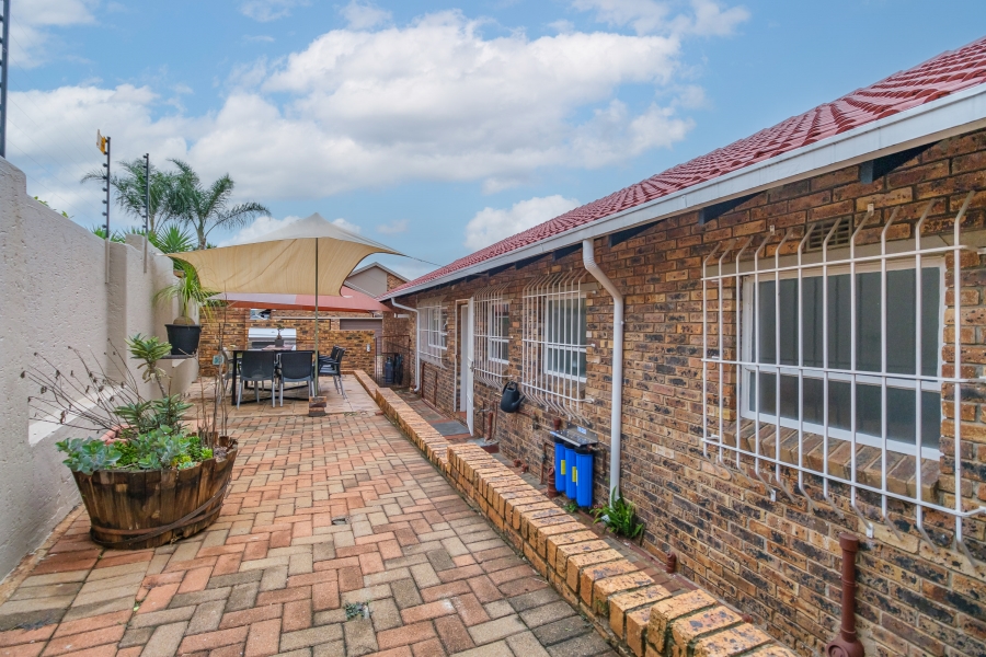 3 Bedroom Property for Sale in Rangeview Gauteng