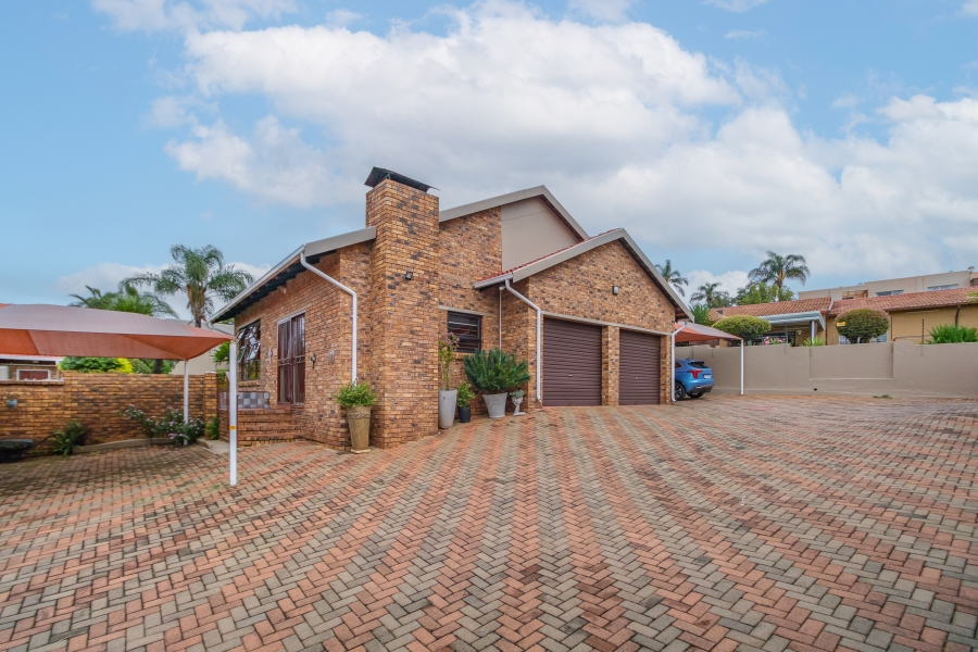 3 Bedroom Property for Sale in Rangeview Gauteng