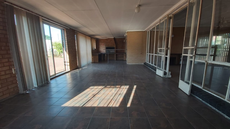 3 Bedroom Property for Sale in Selection Park Gauteng