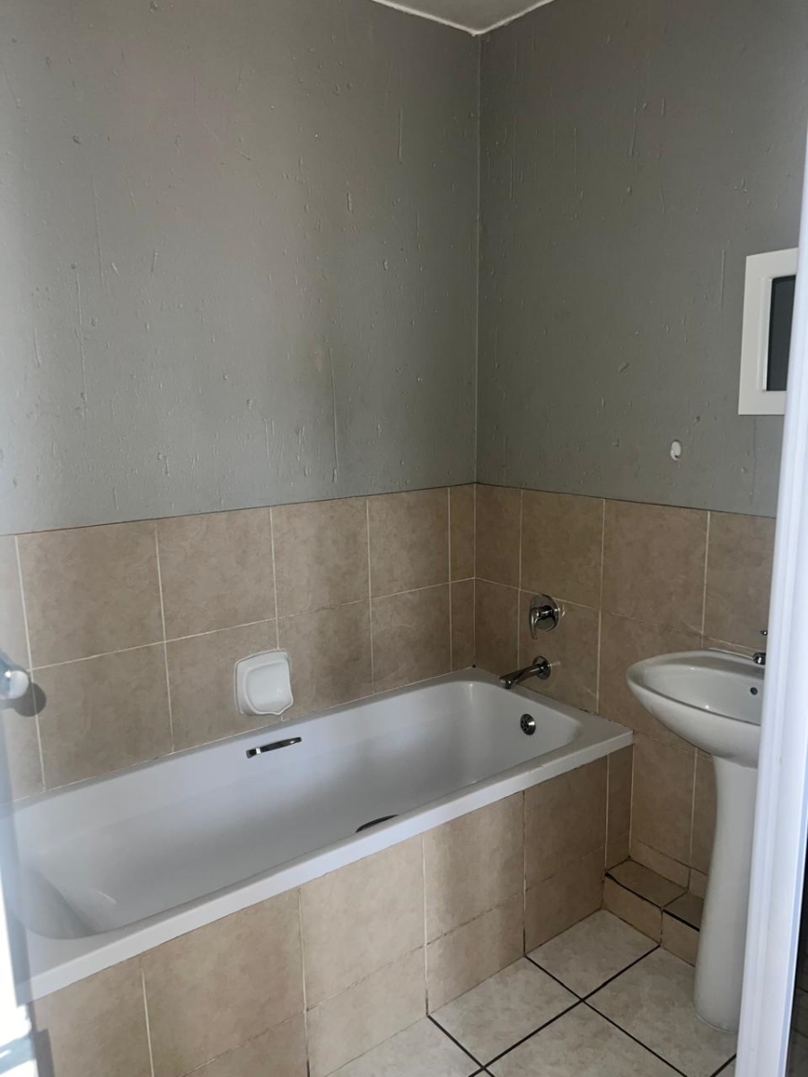 2 Bedroom Property for Sale in Comet Gauteng