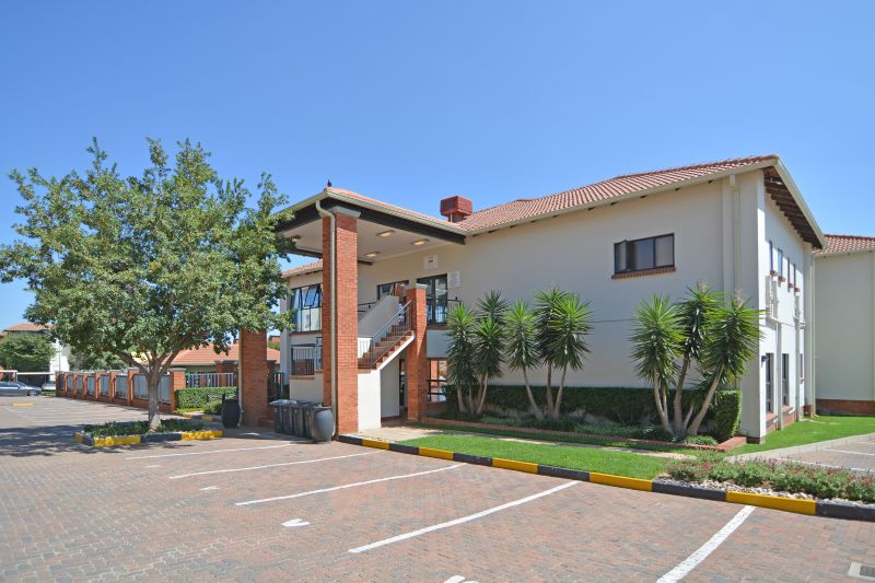 To Let 2 Bedroom Property for Rent in Greenstone Hill Gauteng