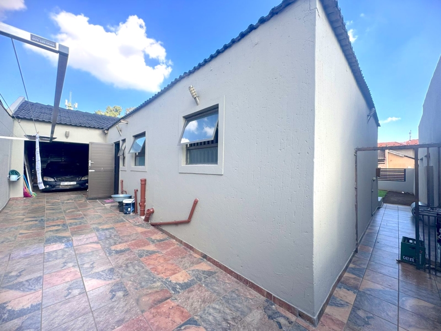 2 Bedroom Property for Sale in Spruit View Gauteng