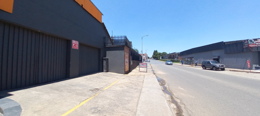 To Let commercial Property for Rent in New Redruth Gauteng