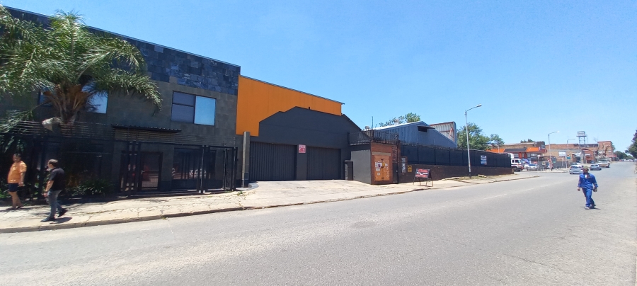 To Let commercial Property for Rent in New Redruth Gauteng