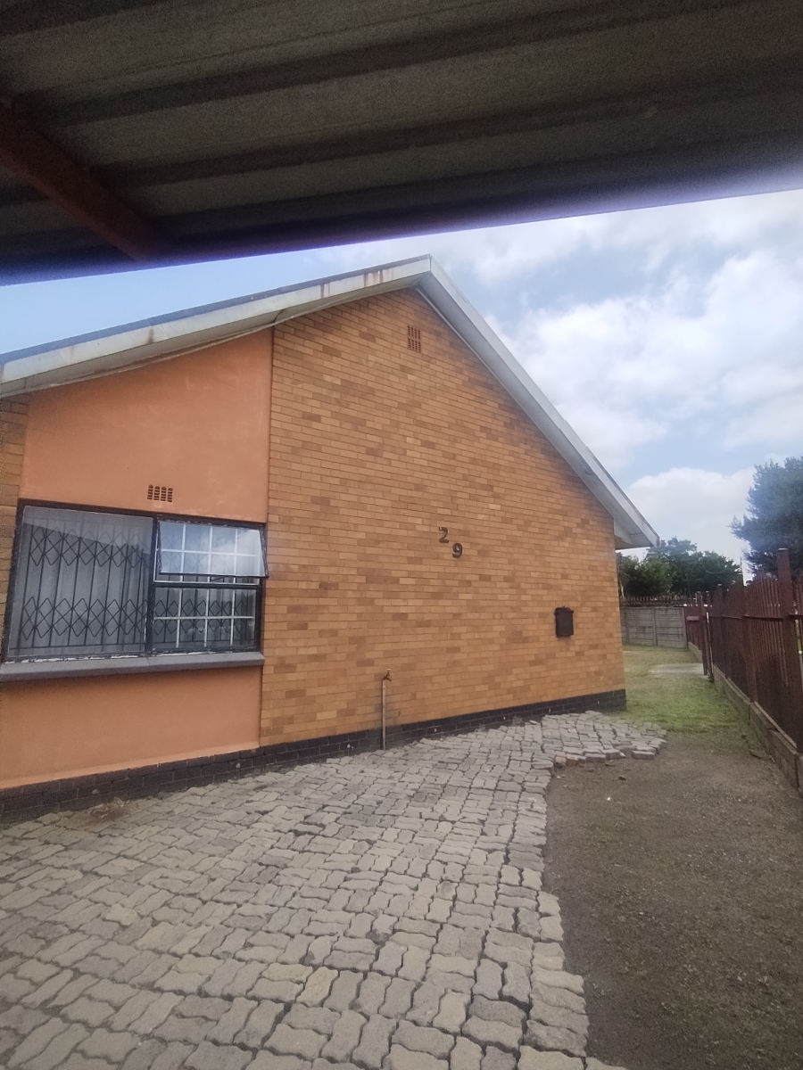 3 Bedroom Property for Sale in Elandsfontein Rail Gauteng