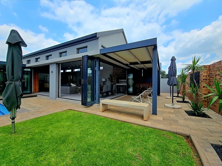 5 Bedroom Property for Sale in Midstream Meadows Gauteng