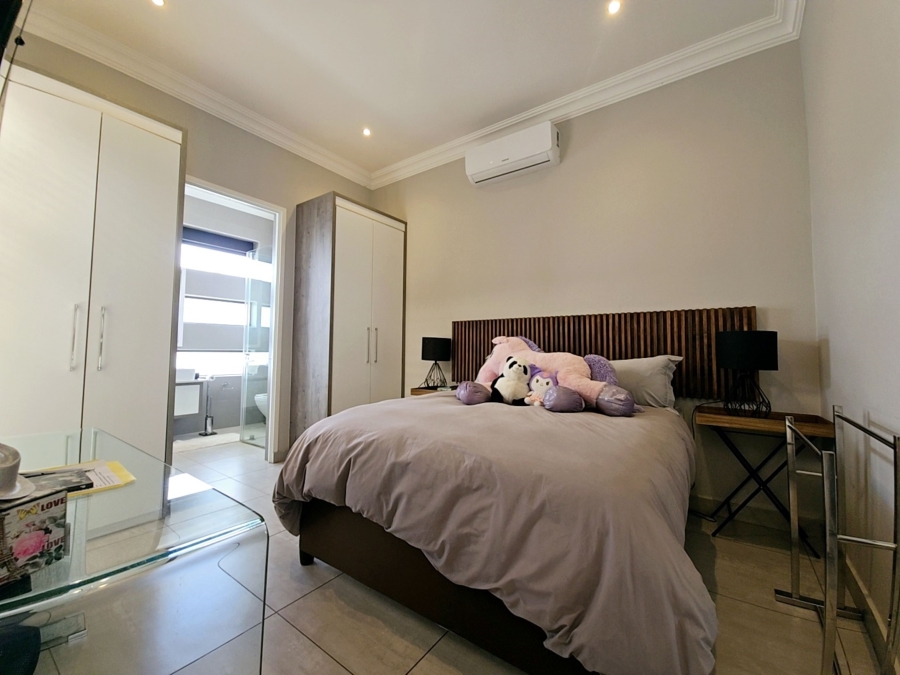 5 Bedroom Property for Sale in Midstream Meadows Gauteng