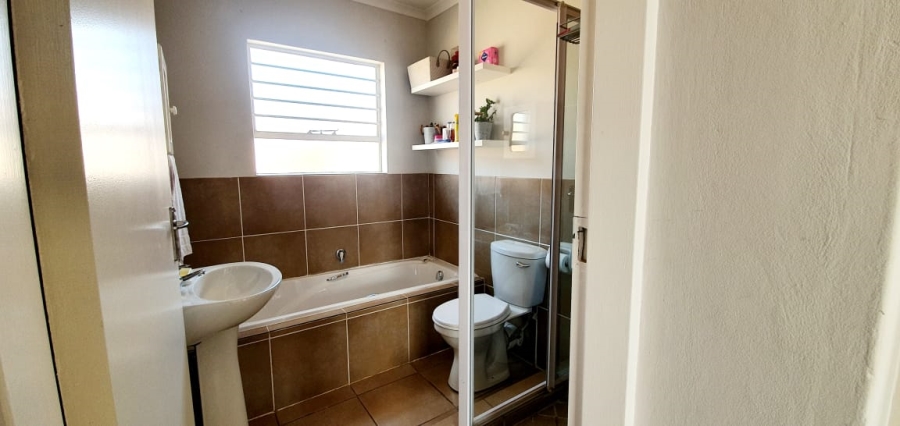 3 Bedroom Property for Sale in Wilgeheuwel Gauteng