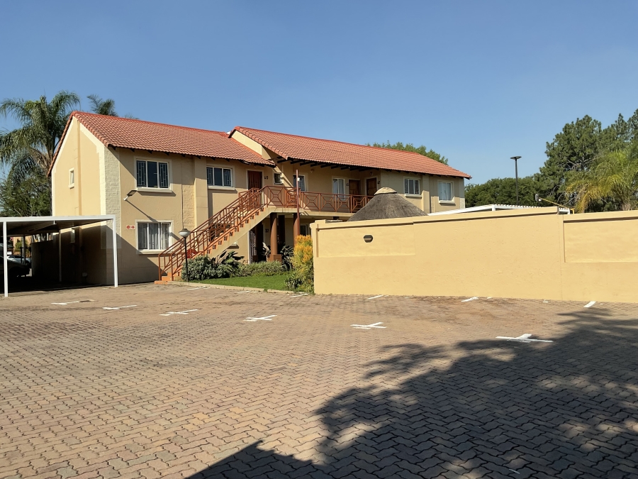 2 Bedroom Property for Sale in Die Hoewes Gauteng