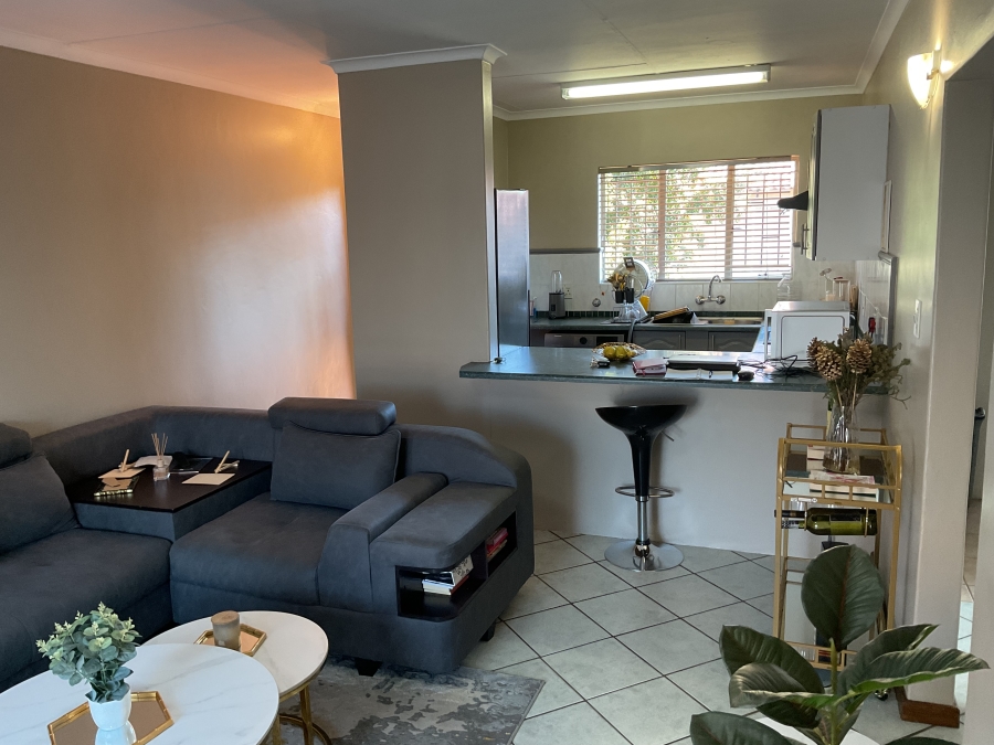 2 Bedroom Property for Sale in Die Hoewes Gauteng