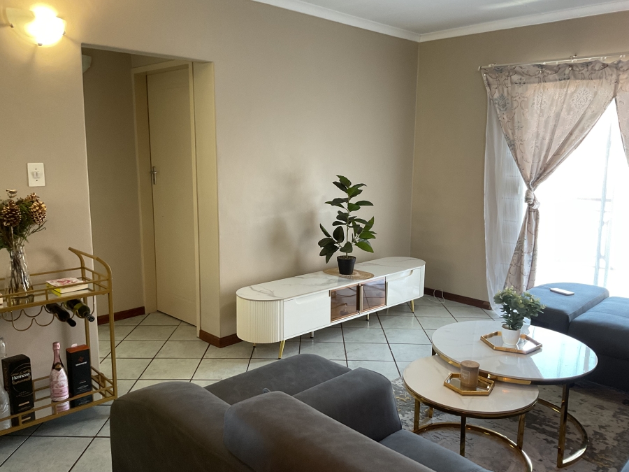 2 Bedroom Property for Sale in Die Hoewes Gauteng