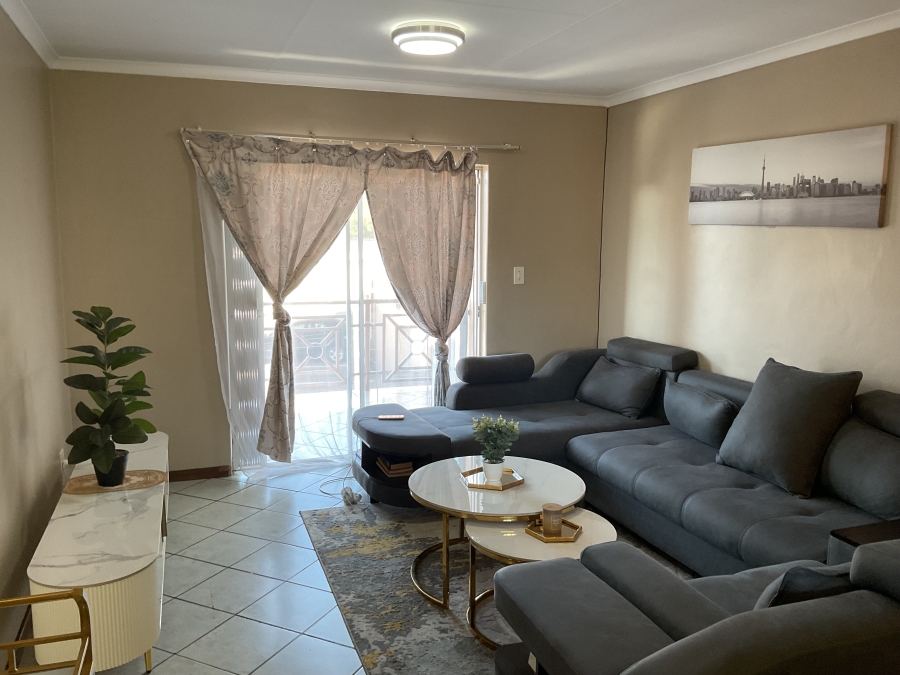 2 Bedroom Property for Sale in Die Hoewes Gauteng